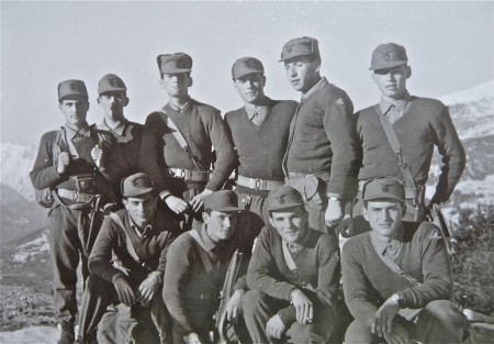 in piedi da sx: Francia Stelio, ?,?,Borniotto Luigi,?,Istruttore Zorzetto ,  ?,accosciati: Clerici,?,?,Barzagli Elio