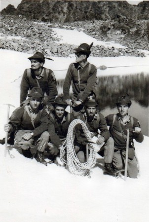 da sx in piedi: Ioriati, Balestri; da sx accosciati Agosti, ?, Serg Vivaldelli, Turazzi