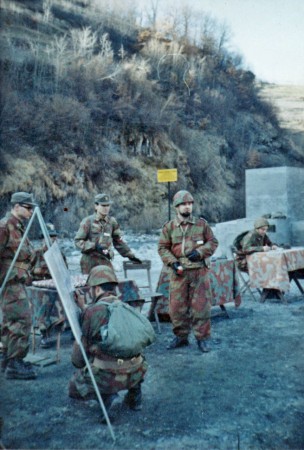 da sx in piedi tenente medico, Corsi, Cap Papini